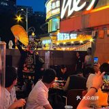 太古里的何师烧烤和加多宝竟然出联名了❗❗❗