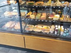 面包甜点陈列柜-星巴克(南京鼓楼吾悦广场店)