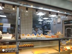 面包甜点陈列柜-鲍师傅糕点(江苏路店)
