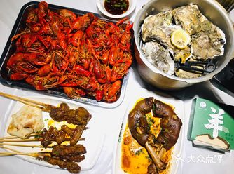 上午酒店睡醒了 一睁眼就有美食… 朋友家自己做的湖南