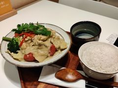 绿咖喱鸡肉套饭-GOGO Plate(成都太古里店)