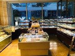 面包甜点陈列柜-宁波华侨温德姆至尊豪廷大酒店·多丽美食屋