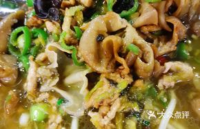 Snow Cabbage Pork Noodles with Intestine
