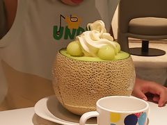 哈密瓜冰淇淋-茉里粤菜(皇姑万象汇店)