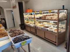 面包甜点陈列柜-杨老大焙子月饼干货(宽巷子民族美食街店)
