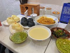 -李与白包子铺(桐梓林店)