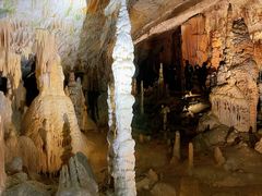 -波斯托伊纳溶洞