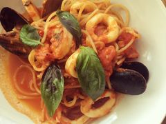 -ROAST coffee & eatery