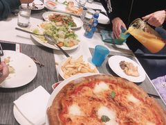 马苏里拉披萨-WOLFGANG PUCK KITCHEN & BAR(迪士尼小镇店)