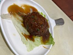 鸭蛋黄狮子头-春水锅贴·传统鲁菜(大明湖店)