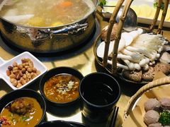 -左庭右院鲜牛肉火锅(金山万达店)