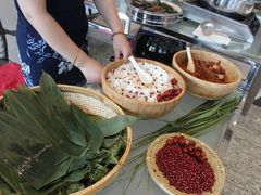 端午期间早餐和午餐有现场粽子秀-上海虹桥西郊假日酒店