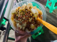 门口的冰汤圆-渝味黄姐火锅(黄泥村店)