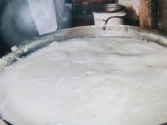 大锅正在煮豆浆-云南大锅豆浆店