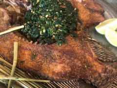 香茅草烤罗非鱼-滇越乘象云南餐厅(豆各庄店)