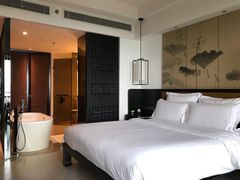 -三亚湾海居铂尔曼度假酒店