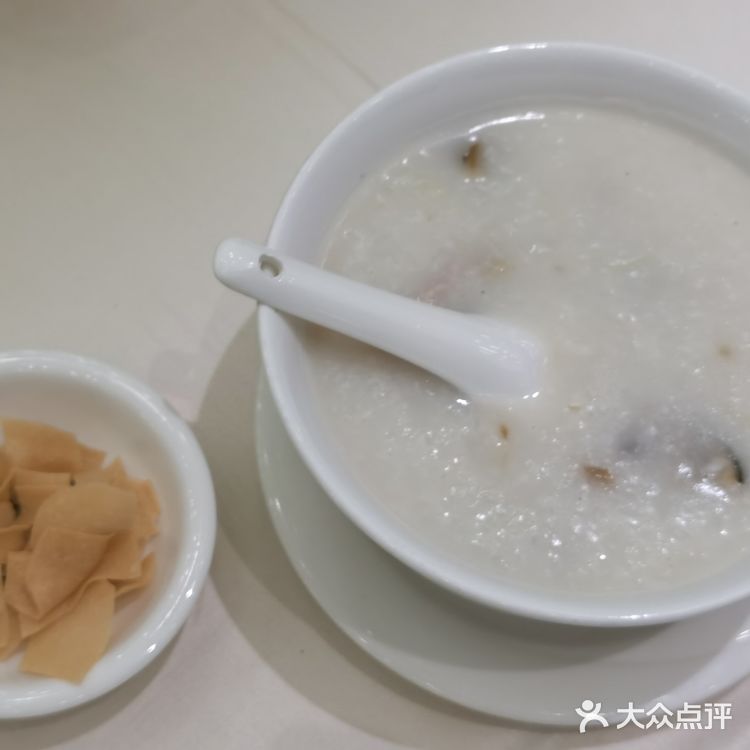 皮蛋瘦肉粥每次必点 「云吞面」一份不够，又上一份