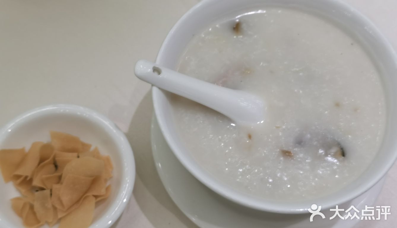 皮蛋瘦肉粥每次必点 「云吞面」一份不够，又上一份