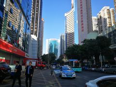 -深圳富苑皇冠假日套房酒店