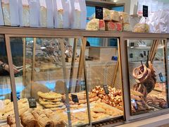 面包甜点陈列柜-Dough&Joe团憩(瑞虹天地月亮湾店)