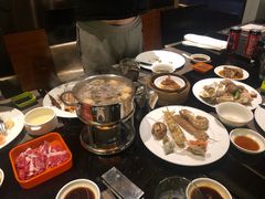-大中华希尔顿酒店-念自助餐·嗨啤·小龙虾