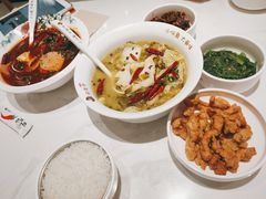 -渝是乎酸菜鱼·川渝小炒(新世界百货望京店)