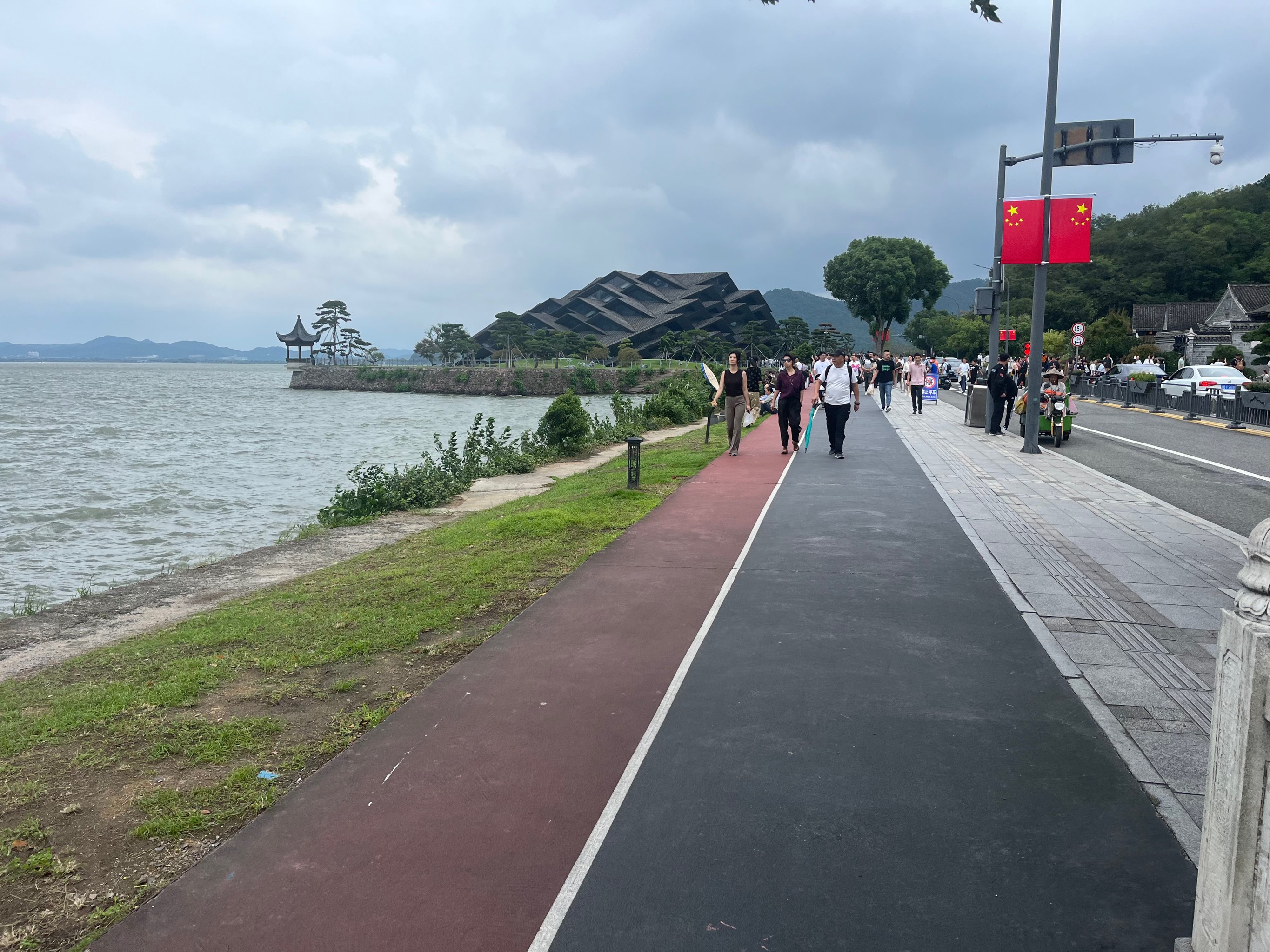 东钱湖有哪些景点可以走人行道(东钱湖有哪些景点可以走人行道的)