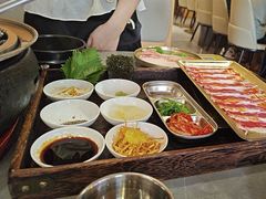 -围炉肉舍•炭烤活鳗•丹东海鲜烤肉(步行街店)