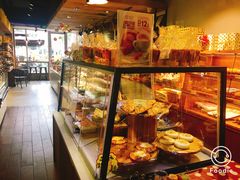 面包甜点陈列柜-匠造烘焙(上海湾店)