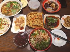 -爆炸头阿姨小四川正宗川味小吃(无任何分店)
