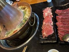 -果松木炭酸菜铜火锅·外婆参鸡汤