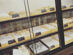 面包甜点陈列柜-啊噗吐呦现场烘焙(麦凯乐店)