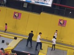 -嘿哟动霸CHUA·新潮玩运动娱乐中心·蹦床滑冰团建乐园