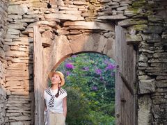 -高荡千年布依古寨旅游景区