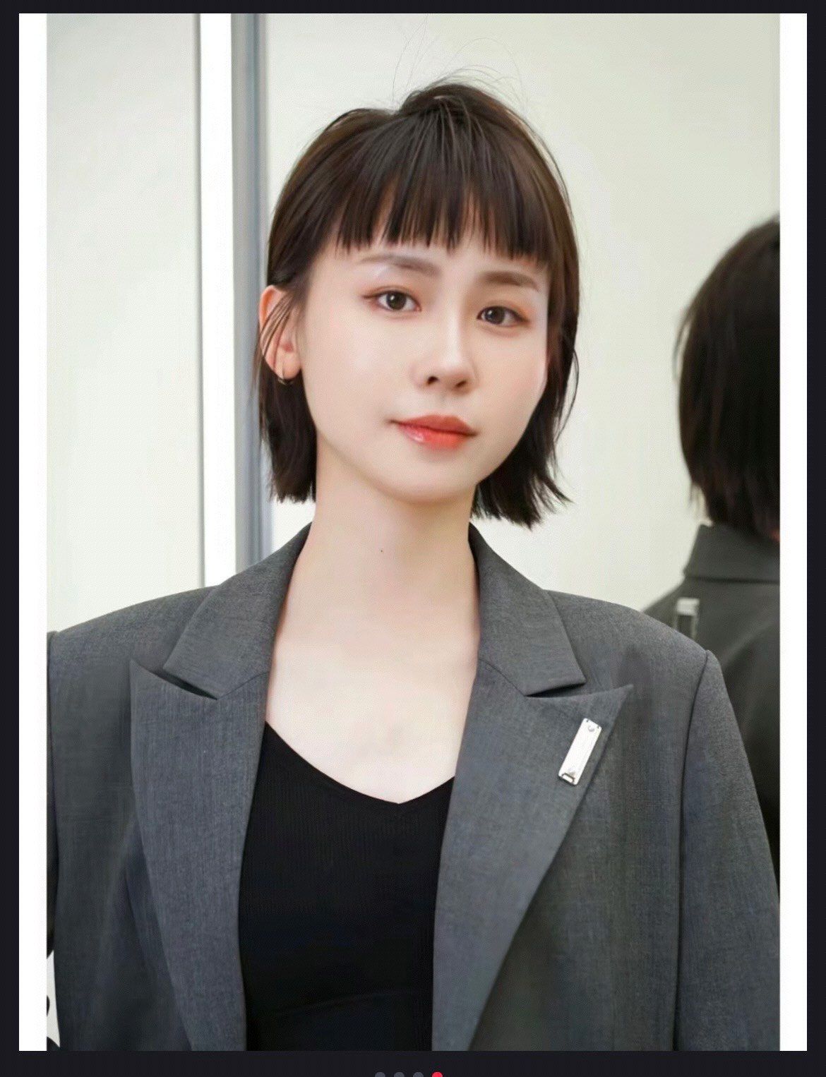 短发控女生\\n今年洋气减龄的短发发型不得不提这款层次短\\n碎发有