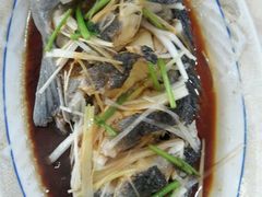 油泼黑头鱼-天伦海鲜·老味道·青岛菜(栈桥天主教堂店)