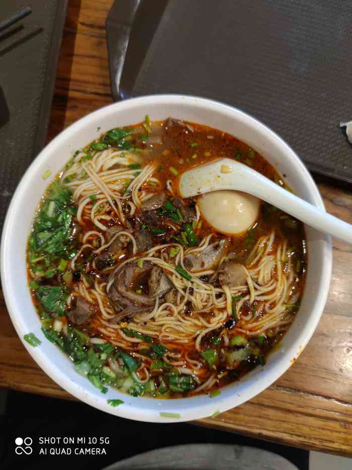 思泊湖牛肉面-"全五星9999999999好评,面量很大.