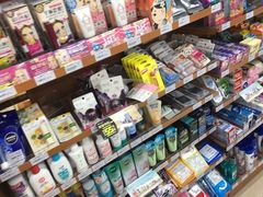 -全家便利店(莲花池东路店)