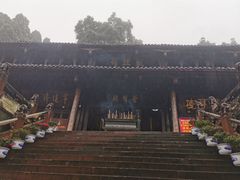 -峨眉山报国寺