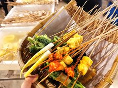 -马路边边串串香形象店(磐石路店)