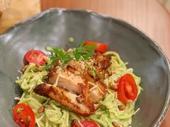 青酱松子鸡肉意面-CRAZYONES西班牙海鲜饭(上海美罗城店)