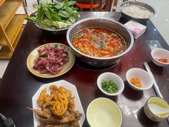 -黄利砖万峰林布依特色酸笋牛肉馆