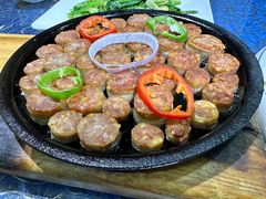铁板米肠-乡村馕坑肉·烧烤·新疆菜·本地人更爱吃(阿勒泰首店)