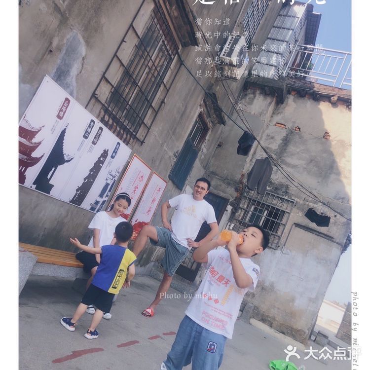 慈氏塔位于汴河街往下游走的一条老街里面，因为街道很老