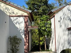 每栋自带停车位-水底山庄园温泉