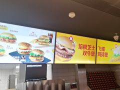 -麦当劳(上海虹桥站30B检票口楼上)