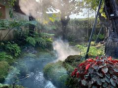 -Chom Cafe and Restaurant