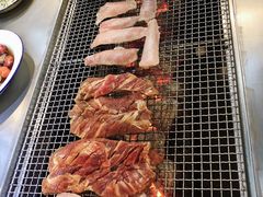 酸菜-马路牙子烧烤音乐酒馆(望京店)