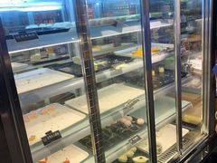 面包甜点陈列柜-汉金城海鲜烤肉自助百汇(威海威高广场店)
