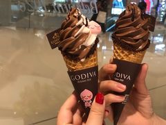 双色香草巧克力甜筒-歌帝梵(大运河购物中心店)